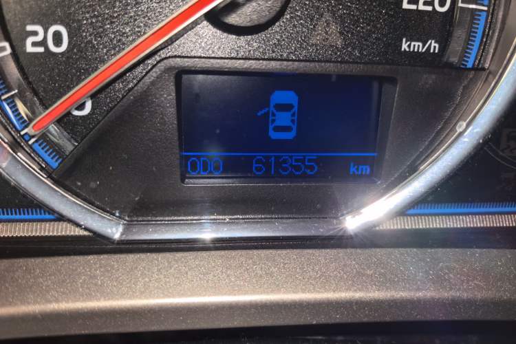 Used Toyota RAV4 2015 2.5L Automatic 4x4 Luxury Edition Odometer Close Up