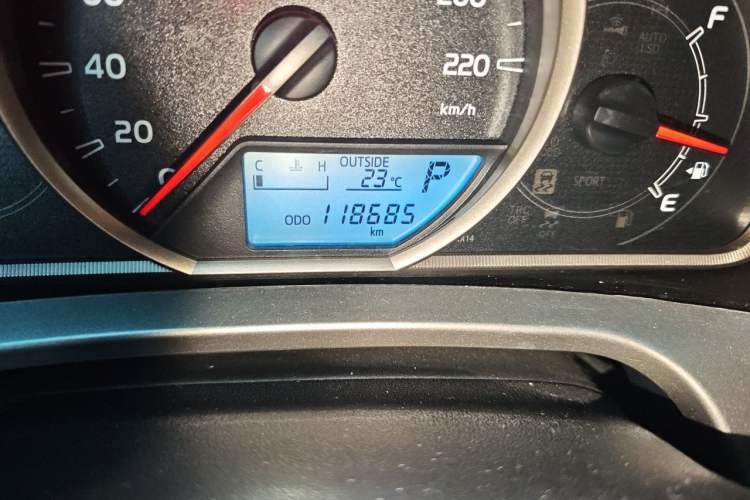 Used Toyota RAV4 2015 2.5L Automatic 4x4 Elite Edition Odometer Close Up