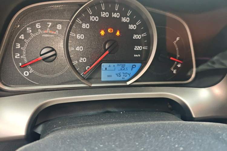 Used Toyota RAV4 2015 2.0L CVT Two-Wheel Drive Fashion Edition Odometer Close Up