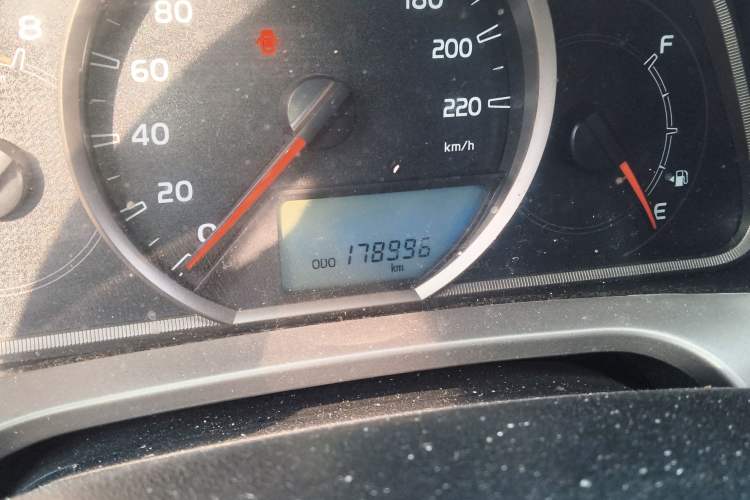Used Toyota RAV4 2015 2.5L Automatic 4x4 Elite Edition Odometer Close Up