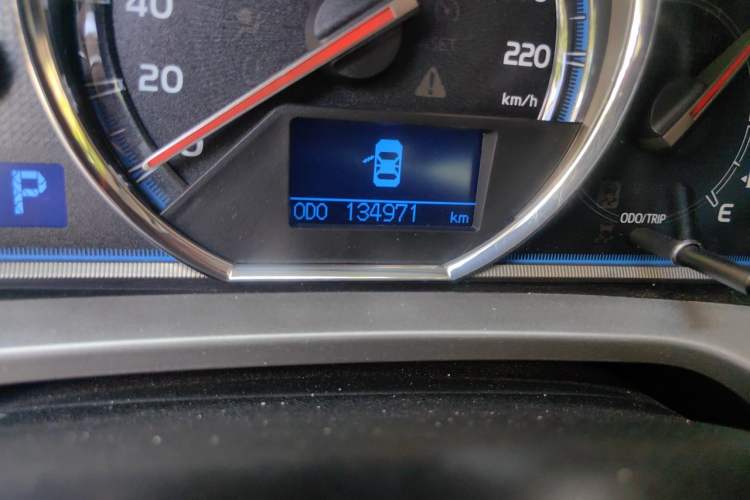 Used Toyota RAV4 2015 2.0L CVT Four-Wheel Drive New Edition Odometer Close Up