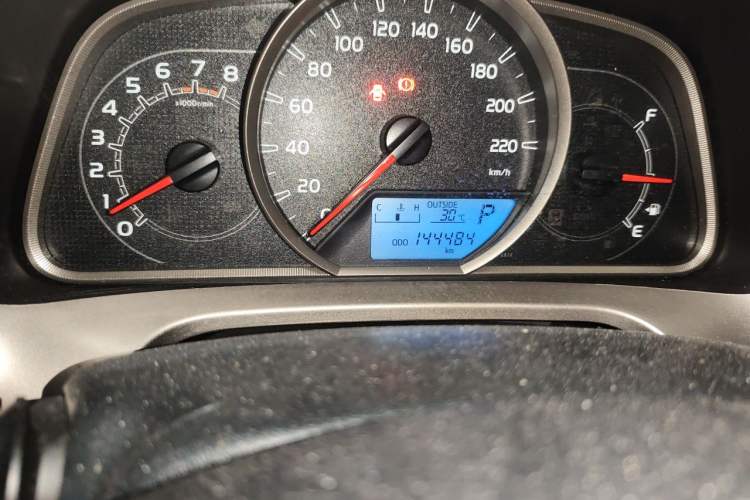 Used Toyota RAV4 2015 2.5L Automatic 4x4 Elite Edition Odometer Close Up