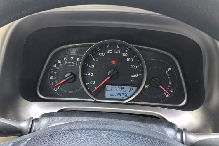 Used Toyota RAV4 2015 2.0L CVT Two-Wheel Drive Fashion Edition Odometer Close Up