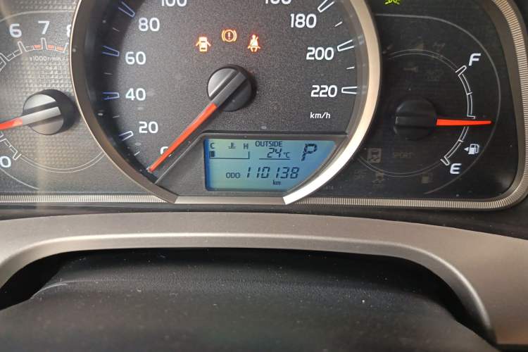 Used Toyota RAV4 2015 2.5L Automatic 4x4 Elite Edition Odometer Close Up