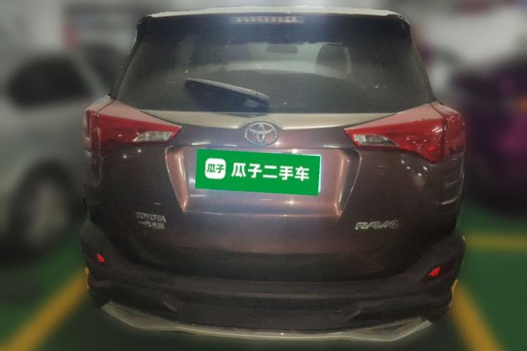 Used Toyota RAV4 2015 2.0L CVT Two-Wheel Drive Fashion Edition Rear