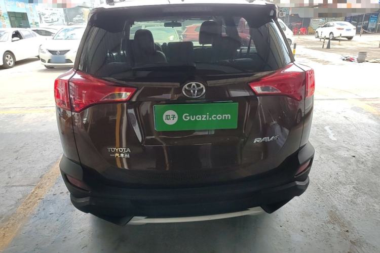 Used Toyota RAV4 2015 2.0L CVT Two-Wheel Drive Fashion Edition Rear