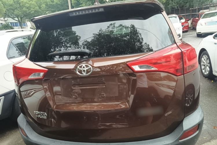 Used Toyota RAV4 2015 2.0L CVT Two-Wheel Drive Fashion Edition Rear