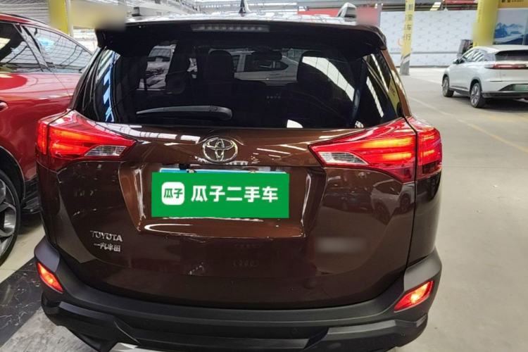 Used Toyota RAV4 2015 2.0L CVT Two-Wheel Drive Fashion Edition Rear