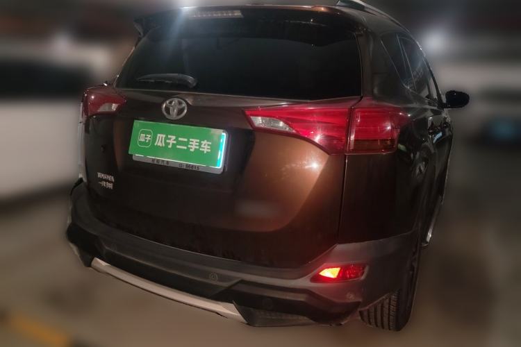 Used Toyota RAV4 2015 2.0L CVT Two-Wheel Drive Fashion Edition Rear