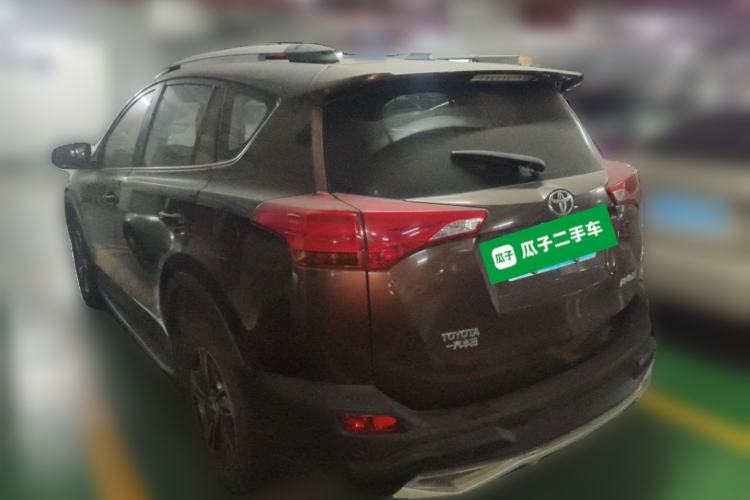 Used Toyota RAV4 2015 2.0L CVT Two-Wheel Drive Fashion Edition Rear Left 45 Deg