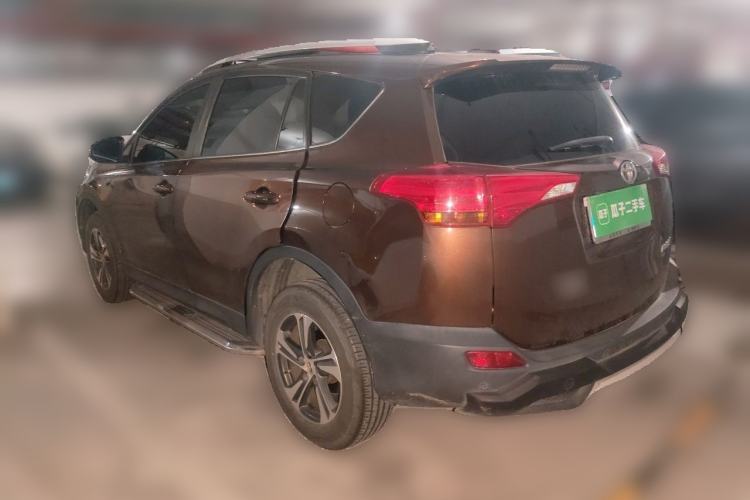 Used Toyota RAV4 2015 2.0L CVT Two-Wheel Drive Fashion Edition Rear Left 45 Deg