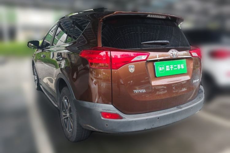 Used Toyota RAV4 2015 2.0L CVT Two-Wheel Drive Fashion Edition Rear Left 45 Deg