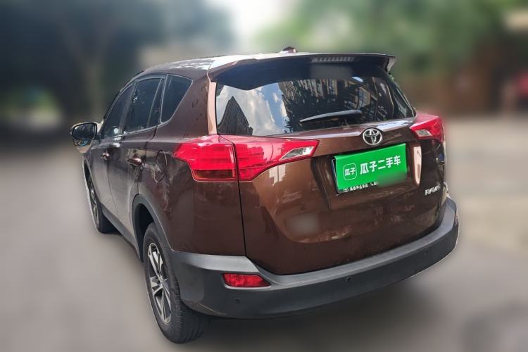 Used Toyota RAV4 2015 2.0L CVT Two-Wheel Drive Fashion Edition Rear Left 45 Deg