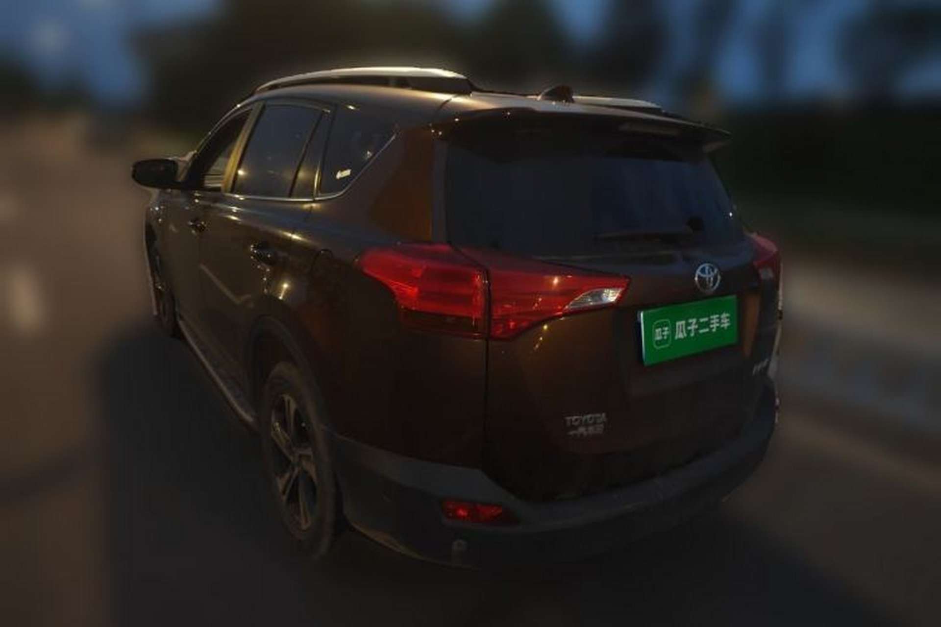 Used Toyota RAV4 2015 2.0L CVT Two-Wheel Drive Fashion Edition Rear Left 45 Deg