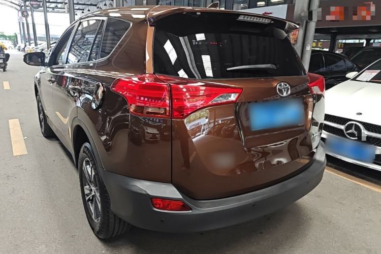Used Toyota RAV4 2015 2.0L CVT Two-Wheel Drive Fashion Edition Rear Left 45 Deg