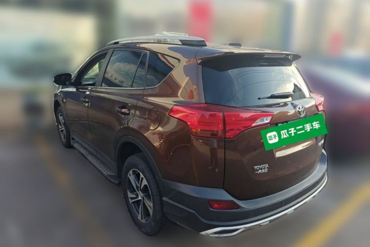 Used Toyota RAV4 2015 2.0L CVT Two-Wheel Drive Fashion Edition Rear Left 45 Deg