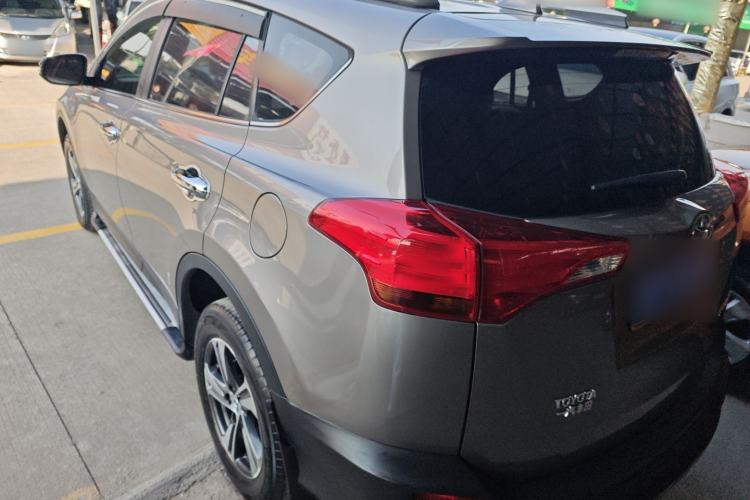 Used Toyota RAV4 2015 2.0L CVT Two-Wheel Drive Fashion Edition Rear Left 45 Deg