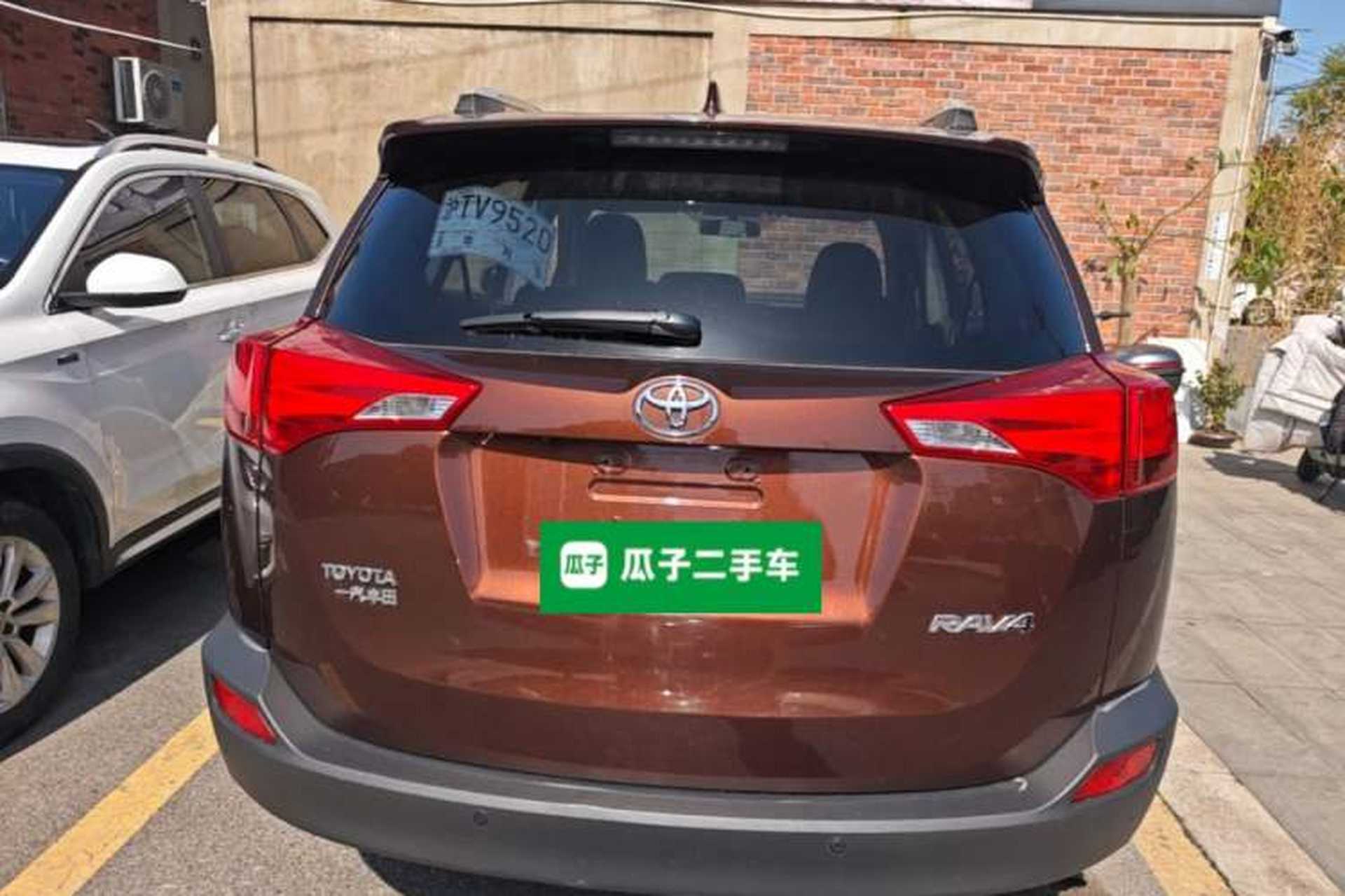 Used Toyota RAV4 2015 2.0L CVT Two-Wheel Drive Fashion Edition Rear