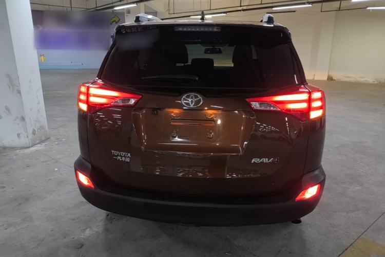 Used Toyota RAV4 2015 2.0L CVT Two-Wheel Drive Fashion Edition Rear