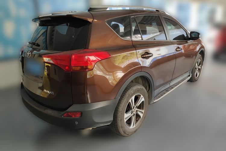 Used Toyota RAV4 2015 2.0L CVT Two-Wheel Drive Fashion Edition Rear Right 45 Deg