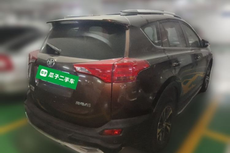 Used Toyota RAV4 2015 2.0L CVT Two-Wheel Drive Fashion Edition Rear Right 45 Deg