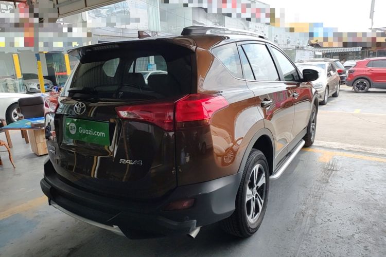 Used Toyota RAV4 2015 2.0L CVT Two-Wheel Drive Fashion Edition Rear Right 45 Deg