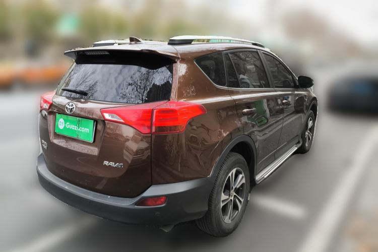 Used Toyota RAV4 2015 2.0L CVT Two-Wheel Drive Fashion Edition Rear Right 45 Deg