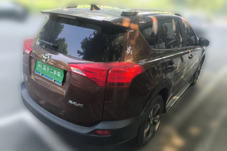 Used Toyota RAV4 2015 2.0L CVT Two-Wheel Drive Fashion Edition Rear Right 45 Deg