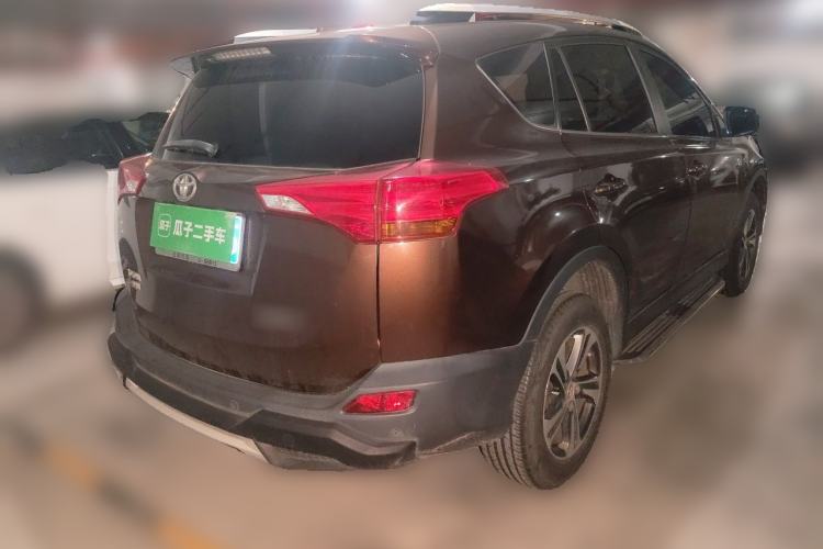 Used Toyota RAV4 2015 2.0L CVT Two-Wheel Drive Fashion Edition Rear Right 45 Deg