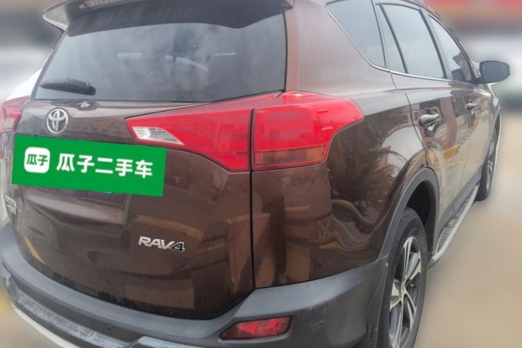 Used Toyota RAV4 2015 2.0L CVT Two-Wheel Drive Fashion Edition Rear Right 45 Deg