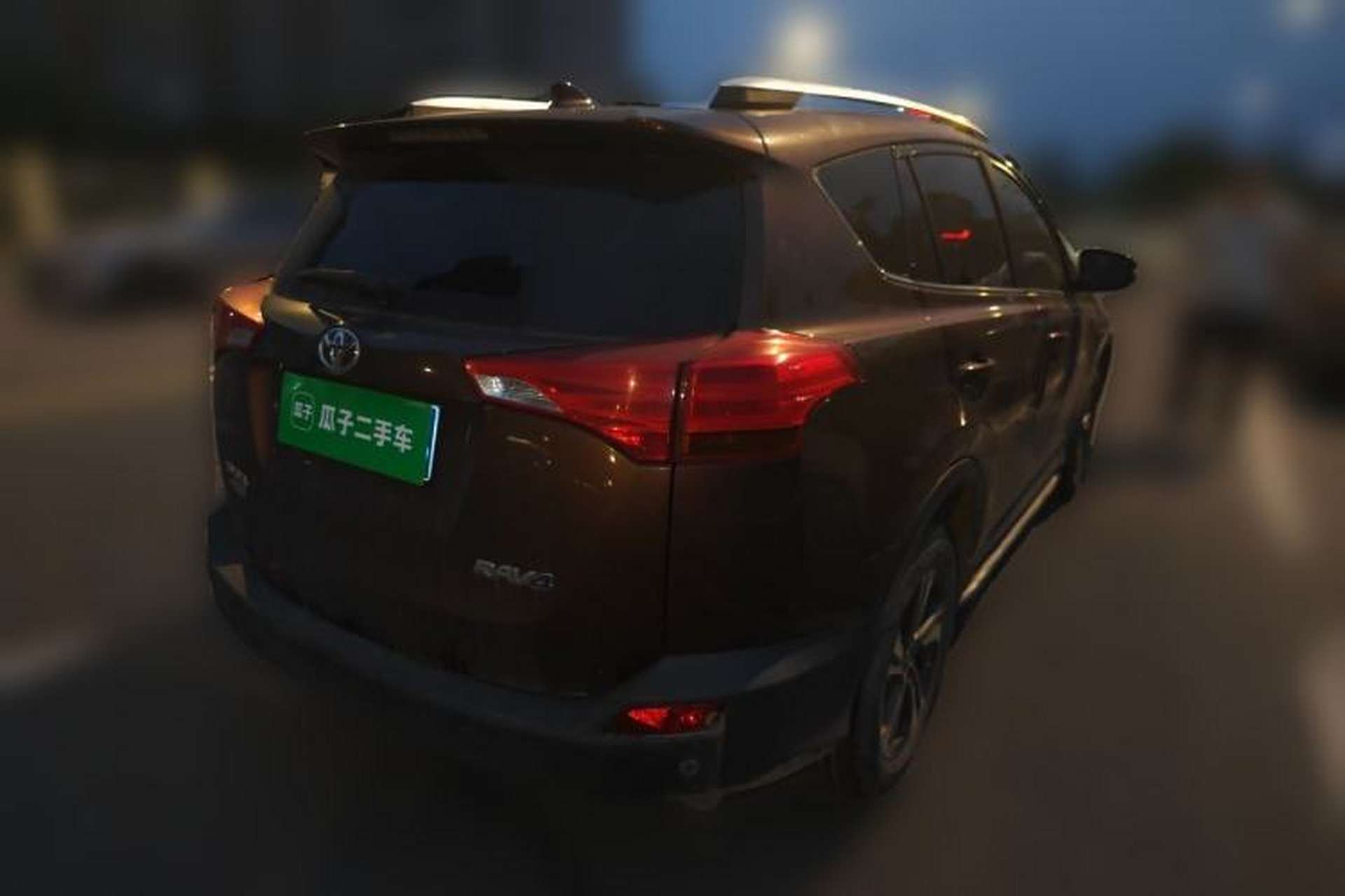 Used Toyota RAV4 2015 2.0L CVT Two-Wheel Drive Fashion Edition Rear Right 45 Deg