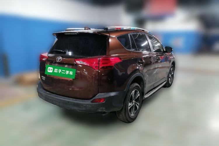 Used Toyota RAV4 2015 2.0L CVT Two-Wheel Drive Fashion Edition Rear Right 45 Deg