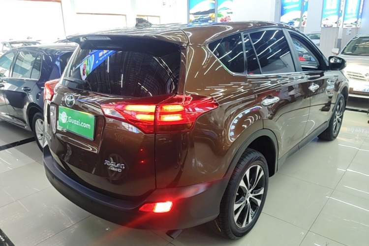 Used Toyota RAV4 2015 2.5L Automatic 4x4 Elite Edition Rear Right 45 Deg