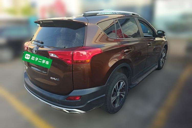 Used Toyota RAV4 2015 2.0L CVT Two-Wheel Drive Fashion Edition Rear Right 45 Deg
