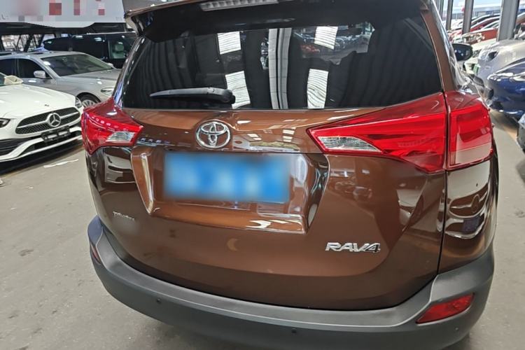 Used Toyota RAV4 2015 2.0L CVT Two-Wheel Drive Fashion Edition Rear