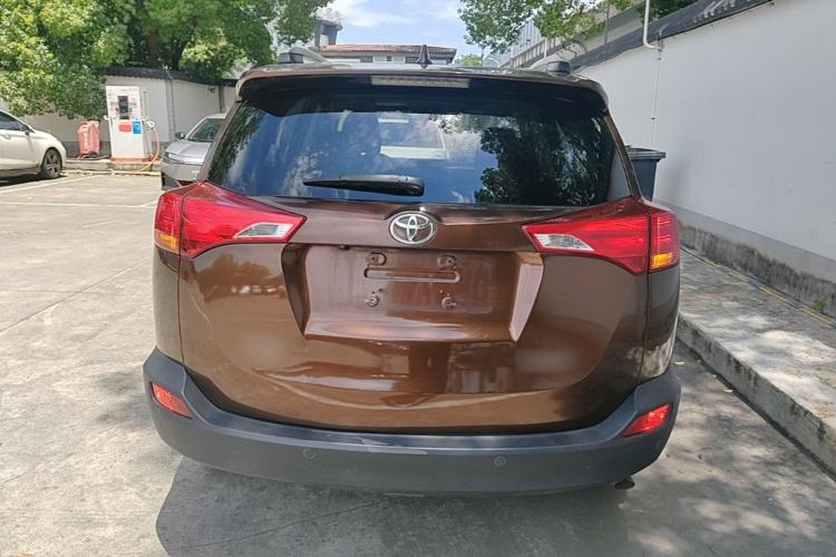 Used Toyota RAV4 2015 2.0L CVT Two-Wheel Drive Fashion Edition Rear