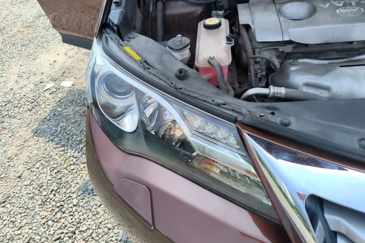Used Toyota RAV4 2015 2.5L Automatic 4x4 Elite Edition Right Front Headlight