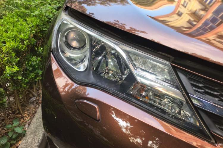 Used Toyota RAV4 2015 2.5L Automatic 4x4 Luxury Edition Right Front Headlight