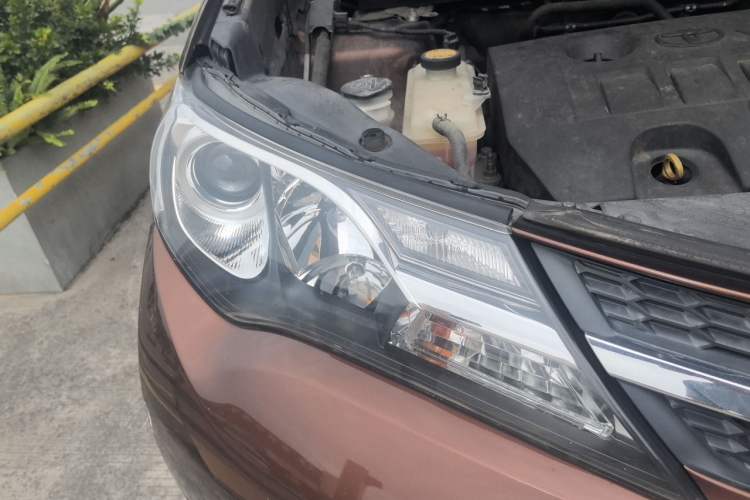 Used Toyota RAV4 2015 2.0L CVT Two-Wheel Drive Fashion Edition Right Front Headlight