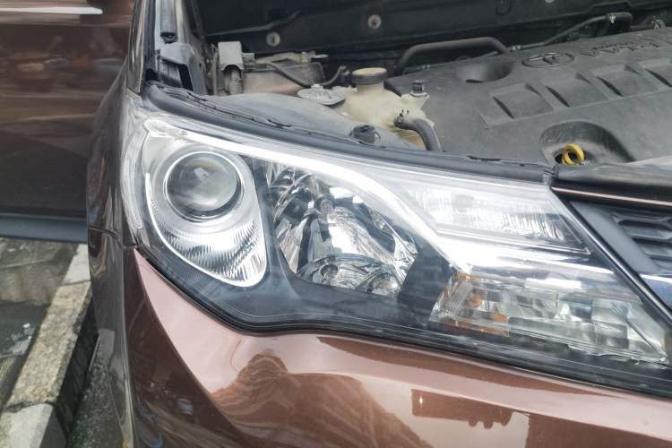 Used Toyota RAV4 2015 2.0L CVT Two-Wheel Drive Urban Edition Right Front Headlight