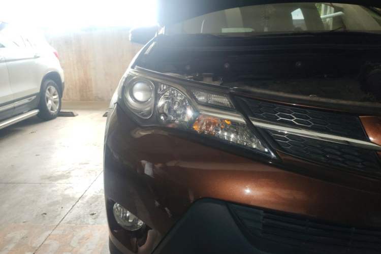 Used Toyota RAV4 2015 2.0L CVT Four-Wheel Drive New Edition Right Front Headlight