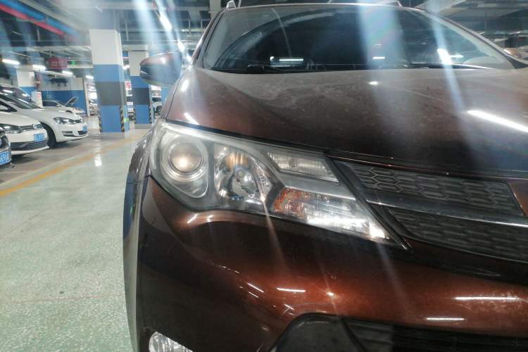 Used Toyota RAV4 2015 2.0L CVT Two-Wheel Drive Fashion Edition Right Front Headlight