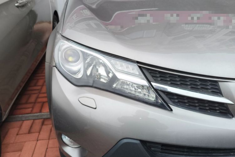 Used Toyota RAV4 2015 2.5L Automatic 4x4 Elite Edition Right Front Headlight