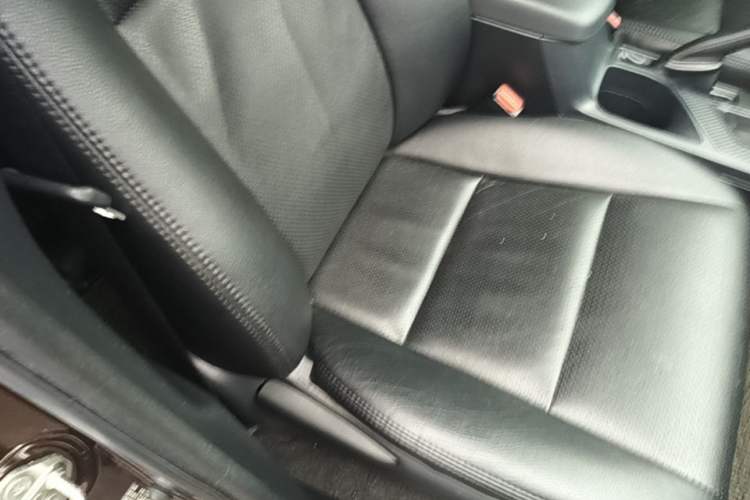 Used Toyota RAV4 2015 2.0L CVT Two-Wheel Drive Fashion Edition Right Front Seat