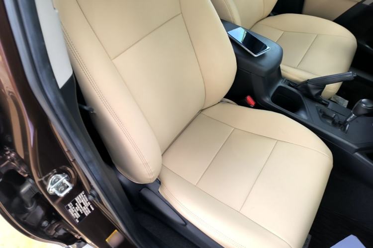 Used Toyota RAV4 2015 2.0L CVT Two-Wheel Drive Urban Edition Right Front Seat