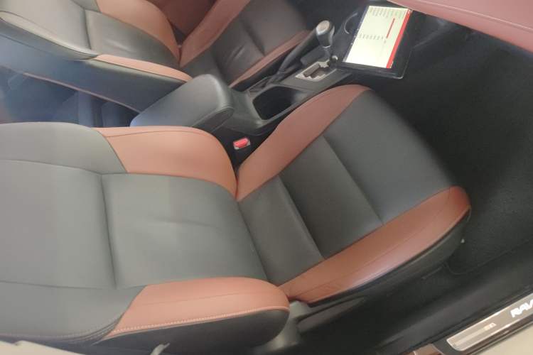Used Toyota RAV4 2015 2.5L Automatic 4x4 Elite Edition Right Front Seat