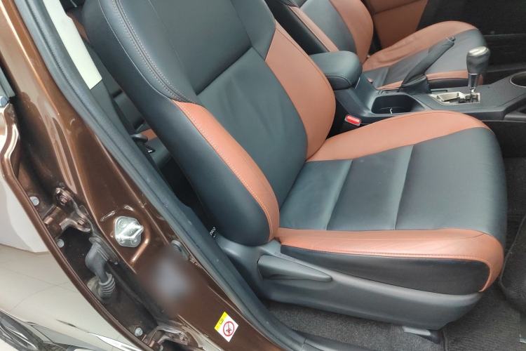 Used Toyota RAV4 2015 2.5L Automatic 4x4 Elite Edition Right Front Seat