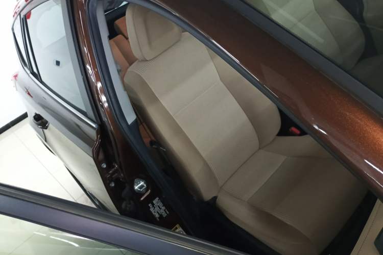 Used Toyota RAV4 2015 2.0L CVT 4x4 Trend Edition Right Front Seat