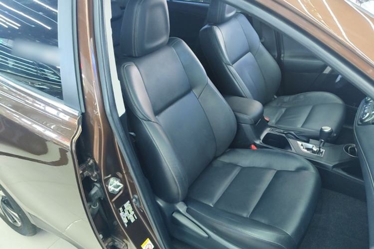 Used Toyota RAV4 2015 2.5L Automatic 4x4 Elite Edition Right Front Seat
