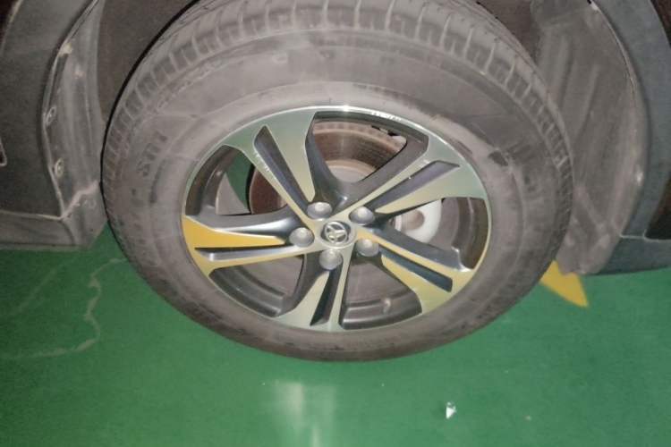 Used Toyota RAV4 2015 2.0L CVT Two-Wheel Drive Fashion Edition Right Front Wheel Hub